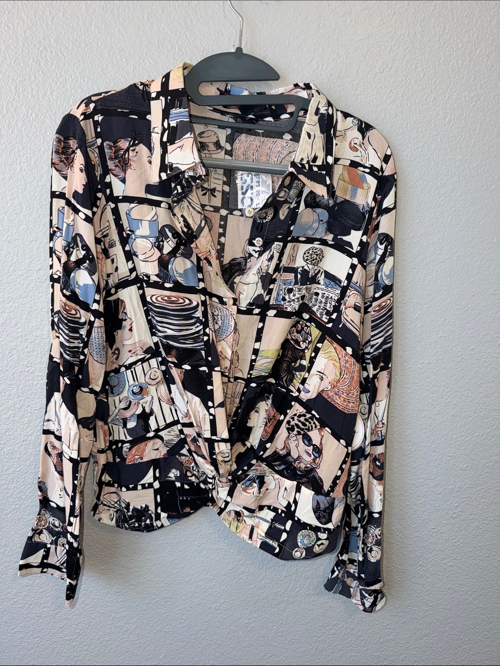 Milk & Honey Women’s Beige and Black Graphic Print Long-Sleeve Button Blouse